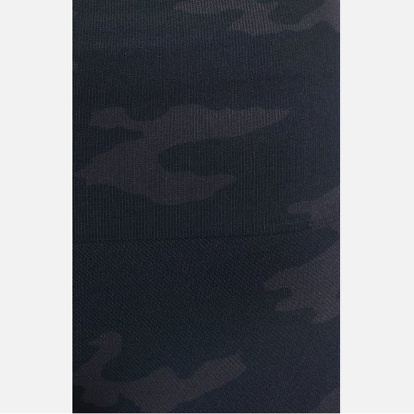 NWT $68 Spanx [ XS Medium ] Look At Me Now Seamless Leggings Black‎ Camo - Picture 3 of 13